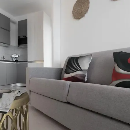 Corso Inglesi 94 Apartment *